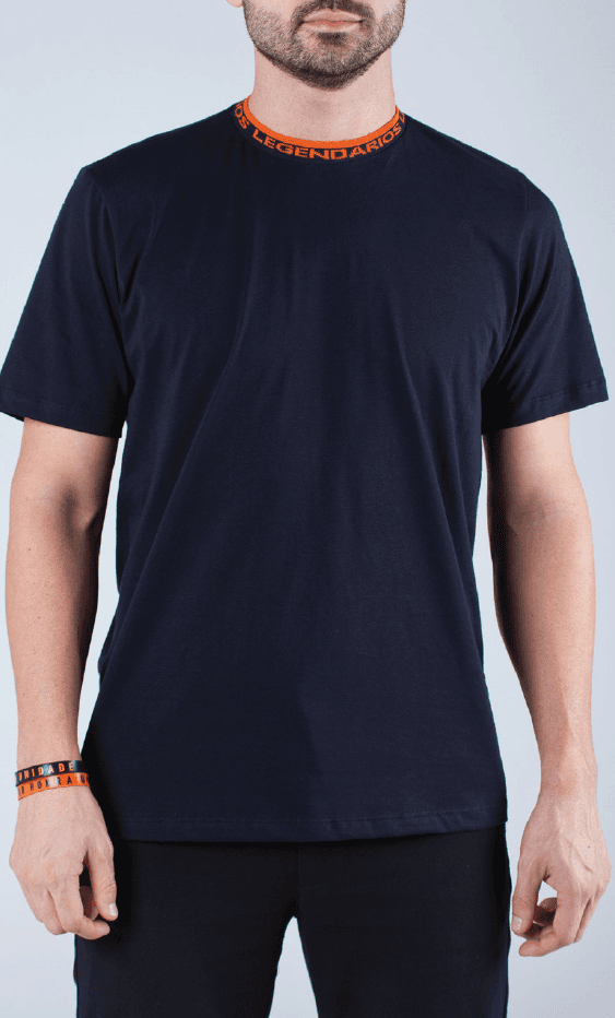 Camiseta Gola Retilinea